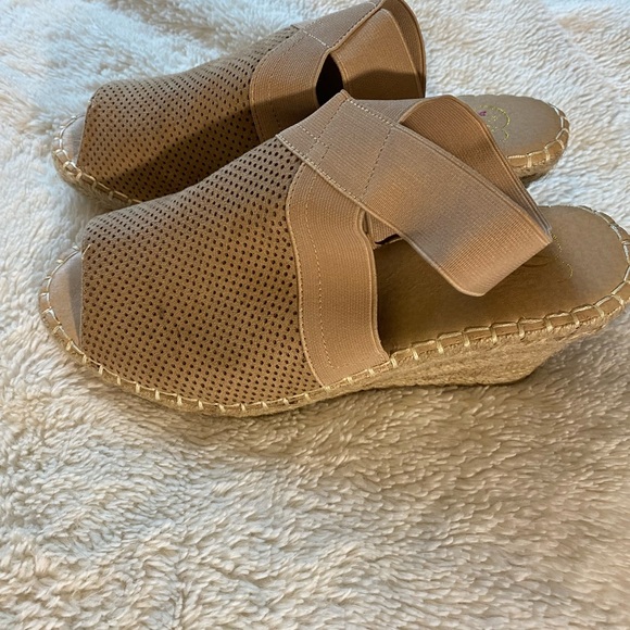 Women's Tan Peep-Toe Sandals - Picture 2 of 6